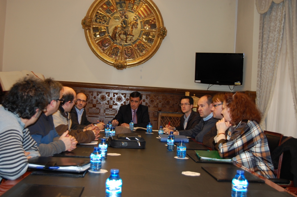 REUNIÓN DEL PRESIDENTE DE LA DIPUTACIÓN CON LOS AYUNTAMIENTOS QUE ESTÁN PENDIENTES DE PRESENTAR LAS LIQUIDACIONES PRESUPUESTARIAS DEL EJERCICIO 2011 AL MINISTERIO DE HACIENDA